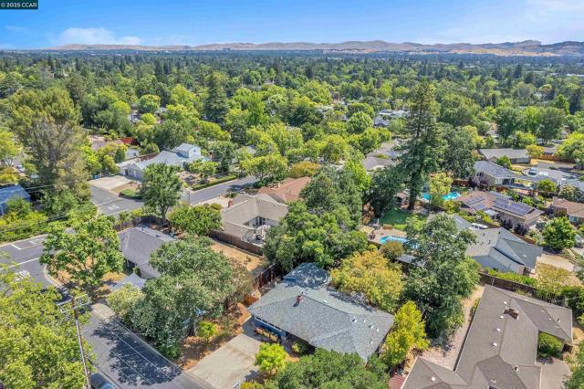 448 Cumberland Dr, Pleasant Hill CA: https://media.crmls.org/mediaz/697294ef-9cbb-41c1-99cd-ed6a2d66bd5b.jpg