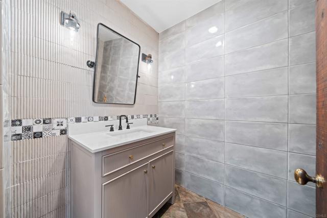 Image 35 of 75 For 1951 Cloverdale Rd