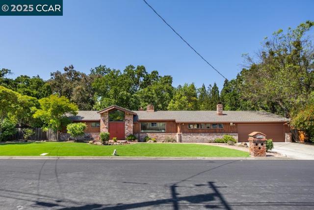 216 Castle Glen Rd, Walnut Creek CA: https://media.crmls.org/mediaz/6972acdf-5c4c-405f-aa29-6944b89e3998.jpg