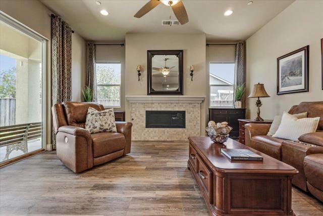 481 Logan Way, Marina CA: https://media.crmls.org/mediaz/6972cce1-193c-4098-84d5-7fc1d97ab5e1.jpg