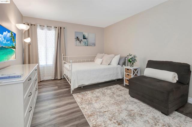 22192 Rim Pointe,  CA: https://media.crmls.org/mediaz/6972dcd8-a35a-4397-970d-de77b97e7cf8.jpg