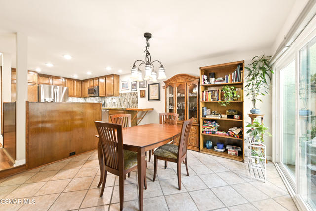 22421 Jeffrey Mark Court, Chatsworth CA: https://media.crmls.org/mediaz/6973285c-fb9a-4d62-9071-a288dcdc4be8.jpg