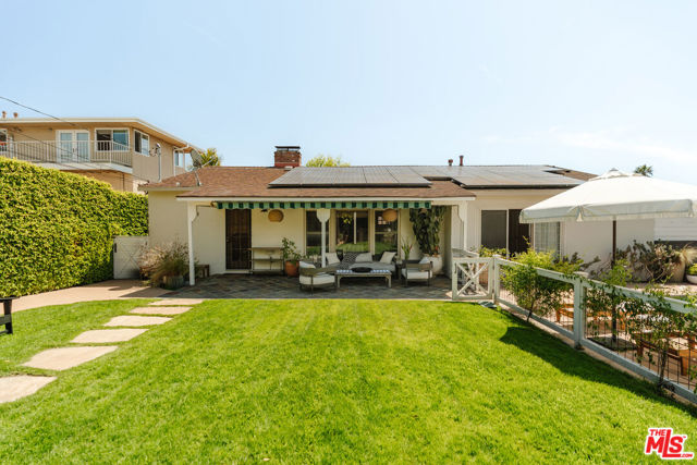 5635 S Chariton Avenue, Los Angeles CA: https://media.crmls.org/mediaz/69736c9f-841f-4e6b-b9d8-67366844ac02.jpg