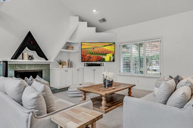 Image 10 of 59 For 7828 Foothill Knolls Dr