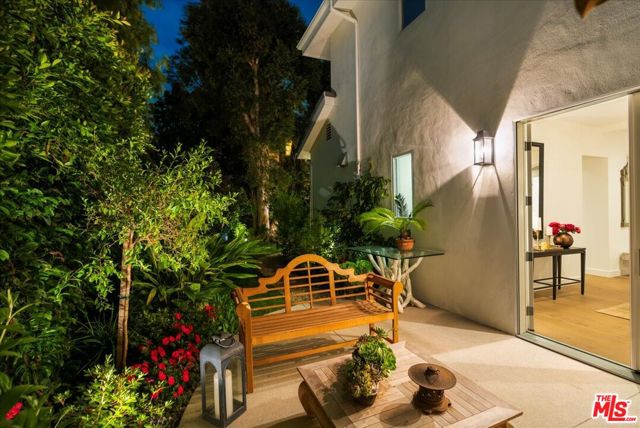 1664 Amherst Avenue, Los Angeles CA: https://media.crmls.org/mediaz/6974b88d-9a7a-49ae-a31d-e1abb7646752.jpg