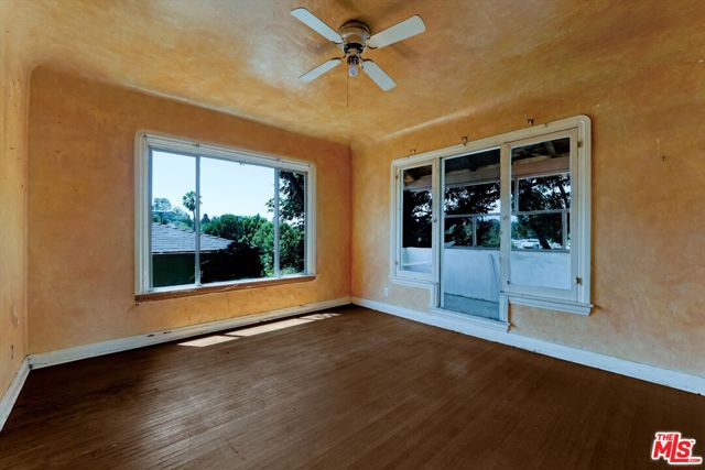 2461 McCready Avenue, Los Angeles CA: https://media.crmls.org/mediaz/697558bf-3b3b-4c7c-b5ab-534bd31ad7d1.jpg