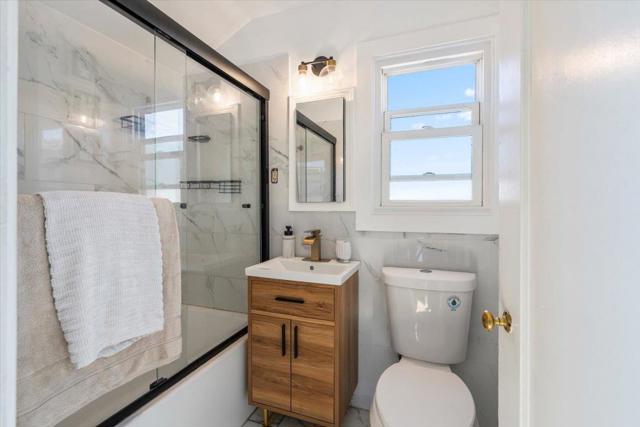 9401 Castlewood Street, Oakland CA: https://media.crmls.org/mediaz/6975c686-e7cb-4abf-92a9-fe9519f94d2c.jpg