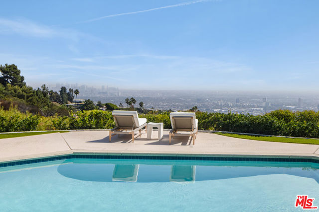340 Trousdale Place, Beverly Hills CA: https://media.crmls.org/mediaz/69766b11-5de5-44c3-9f50-ad0628e0533b.jpg