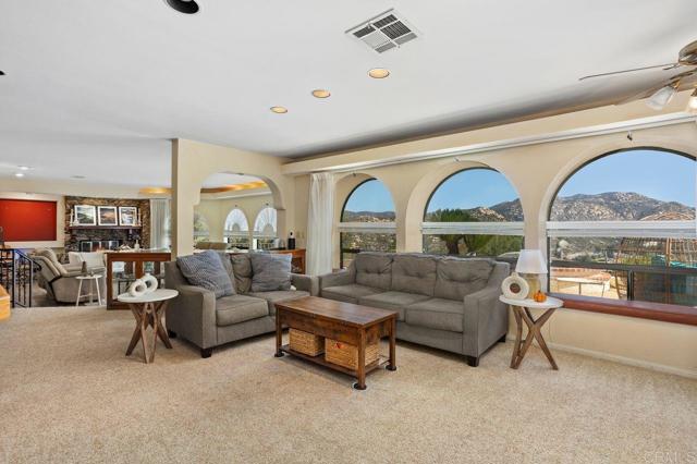 23742 Calistoga Pl, Ramona CA: https://media.crmls.org/mediaz/6976789f-c805-410d-9b8f-96375ba4ea4d.jpg