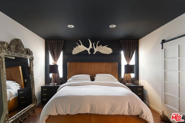 6616 W 87th Street, Los Angeles CA: https://media.crmls.org/mediaz/6977da5f-ea0b-4bf3-8d4c-a8c0546bea9f.jpg
