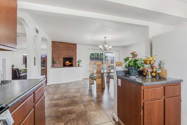 543 E Avenue J1, Lancaster CA: https://media.crmls.org/mediaz/69787aee-178c-4da4-ba4f-1716899acaac.jpg