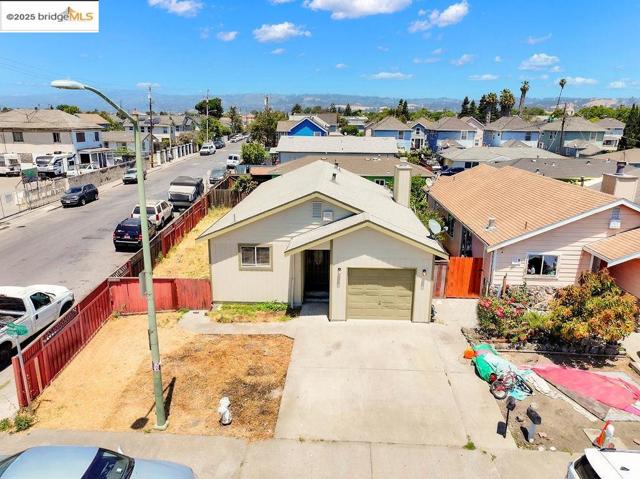 10500 Creekside Circle, Oakland CA: https://media.crmls.org/mediaz/6978da93-5224-431f-bdf5-8119c05e98af.jpg