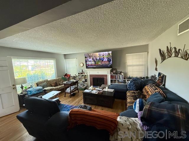 14308 Miranda St, Van Nuys CA: https://media.crmls.org/mediaz/69790d58-3f24-4cc9-b30f-190839208367.jpg