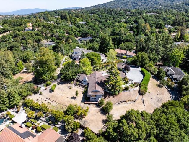 11552 Hillpark Lane, Los Altos CA: https://media.crmls.org/mediaz/69798969-5a72-4a1e-a19a-0232c74ec4da.jpg