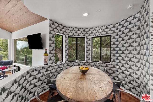 10697 Calle Quebrada, Goleta CA: https://media.crmls.org/mediaz/6979ad85-7505-4d05-b681-c7615428e8d2.jpg