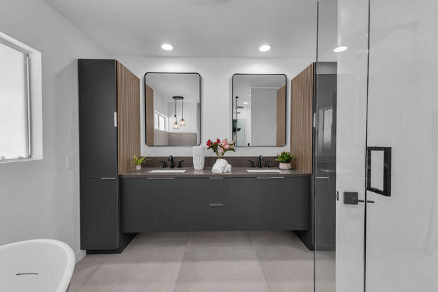 469 E Mariposa Drive, Palm Springs CA: https://media.crmls.org/mediaz/6979c029-0226-4516-b367-a9b2309f4cff.jpg