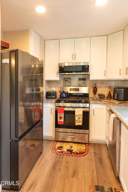 2491 Apple Lane, Oxnard CA: https://media.crmls.org/mediaz/6979dcf0-d5a0-4474-933b-c172266677dc.jpg