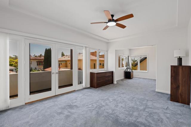 716 Glenview Ln, La Jolla CA: https://media.crmls.org/mediaz/697a1ae4-c25a-4fa1-a2d6-f96e2747b46e.jpg