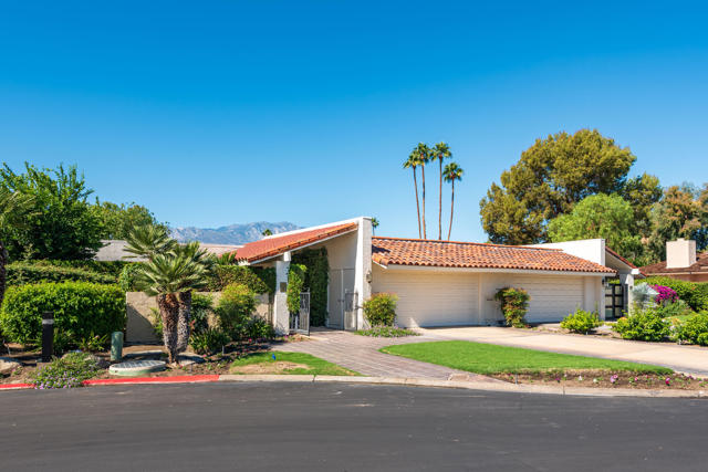 9 Wake Forest Court, Rancho Mirage CA: https://media.crmls.org/mediaz/697a6987-3ada-4051-b8fe-374293a2acd2.jpg