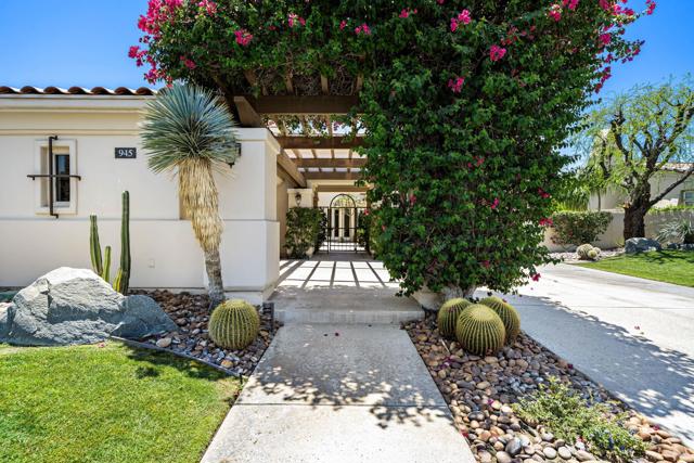 945 Hawk Hill Trail, Palm Desert CA: https://media.crmls.org/mediaz/697aae3c-5a0e-42ad-b57a-7aef7c181ad9.jpg