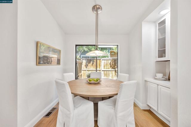4 Benedita Pl, Moraga CA: https://media.crmls.org/mediaz/697aedda-e058-47d6-ac01-80e516b62780.jpg