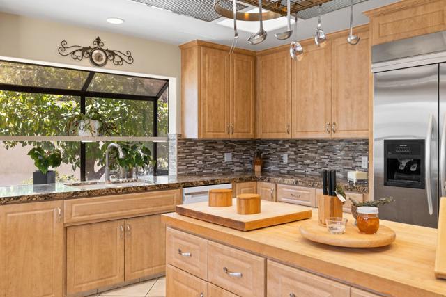 73681 Agave Lane, Palm Desert CA: https://media.crmls.org/mediaz/697b8bc1-4b88-4a36-ad12-7433159c5ef1.jpg