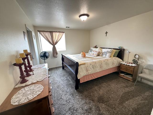 2760 Newcastle Way, San Jacinto CA: https://media.crmls.org/mediaz/697be1f8-d003-4d4b-aa05-41414aeea2c6.jpg