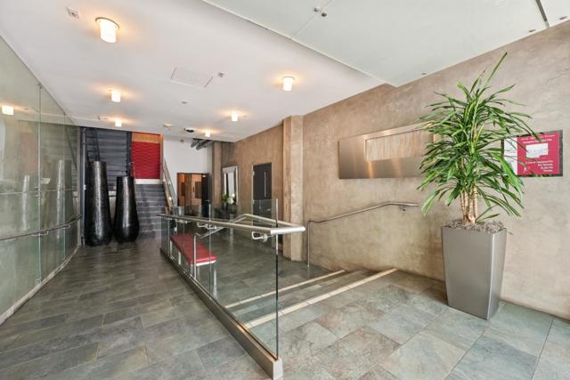 1 S Park Street, San Francisco CA: https://media.crmls.org/mediaz/697c9290-cda5-40dc-afb1-36e1818132e5.jpg