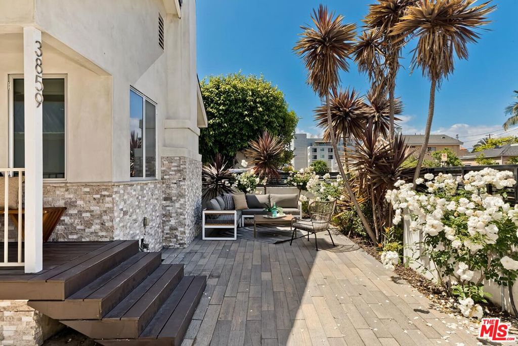 3859 Goldwyn Terrace