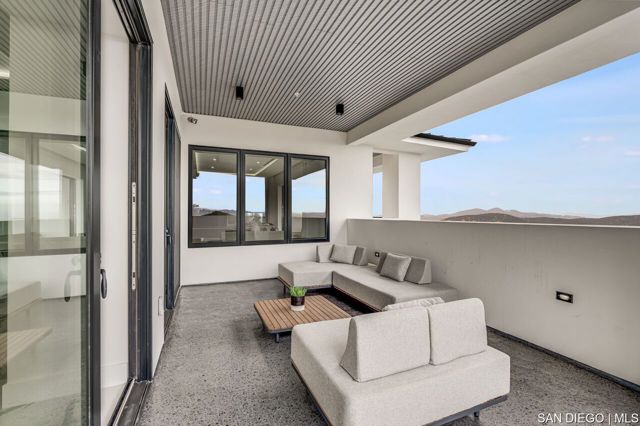 18386 Avenida Apice, Rancho Santa Fe CA: https://media.crmls.org/mediaz/697cc4d5-3248-4ae8-a47b-8d0184f12c33.jpg