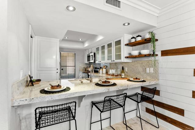 Detail Gallery Image 5 of 26 For 1915 Estrella De Mar Ct a,  Carlsbad,  CA 92009 - 2 Beds | 2/1 Baths