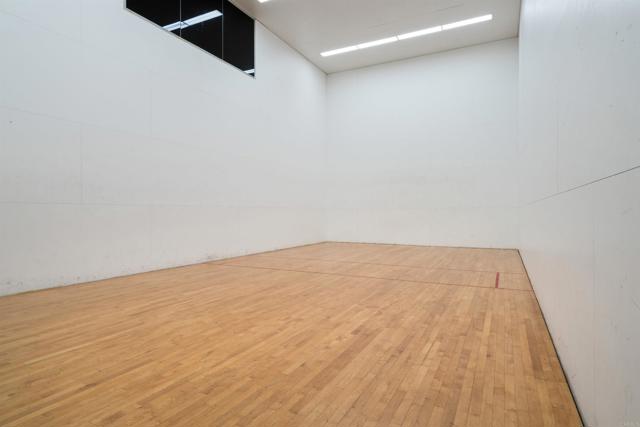 1551 4Th Avenue, San Diego CA: https://media.crmls.org/mediaz/697da1e1-8f18-430b-a224-9c109512b4c0.jpg