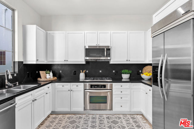 5350 Playa Vista Drive, Playa Vista CA: https://media.crmls.org/mediaz/697dba63-9de9-41d6-ac49-f276d96e278b.jpg