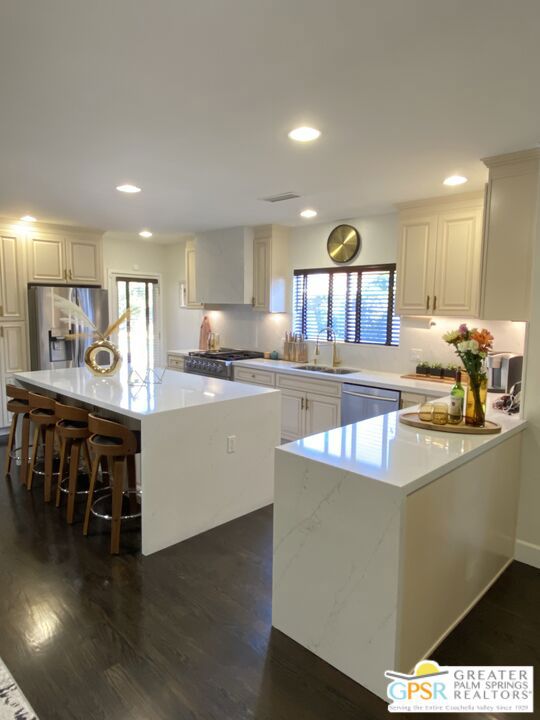 13435 Erwin Street photo 11