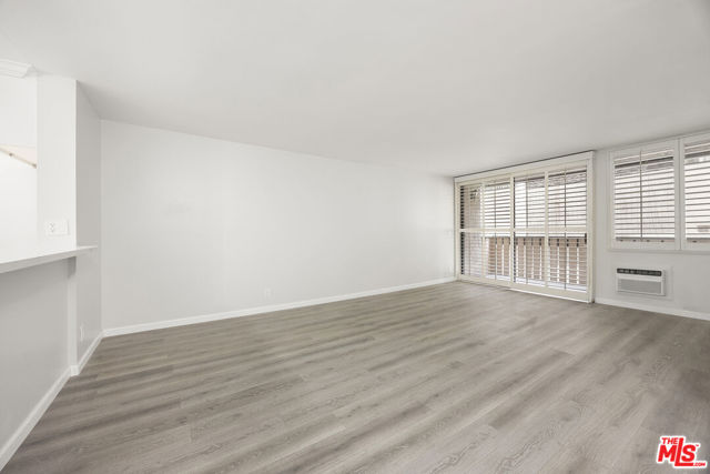 4170 Elm Avenue, Long Beach CA: https://media.crmls.org/mediaz/697f1e61-e95f-4c8e-8461-d4e031f6c5a5.jpg