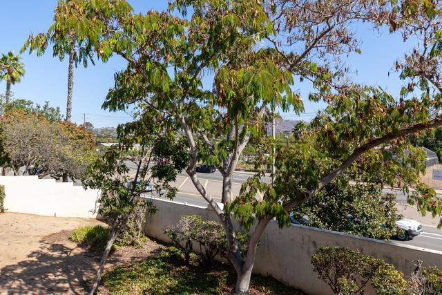 12039 Calle De Leon Drive, El Cajon CA: https://media.crmls.org/mediaz/697f745b-5bbd-44cd-b428-1a85f4329f43.jpg