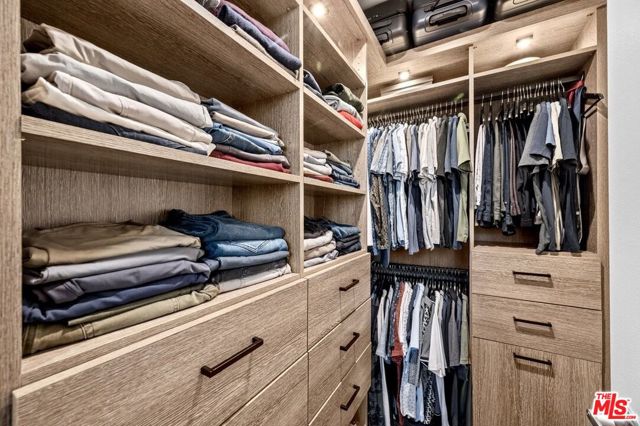 825 N Kings Road, West Hollywood CA: https://media.crmls.org/mediaz/697f747d-955b-46e7-95e4-521d5e211ea7.jpg