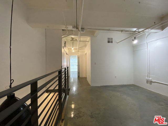1130 S Flower Street, Los Angeles CA: https://media.crmls.org/mediaz/697ff93a-11c5-4f12-93be-9a32f60c0841.jpg
