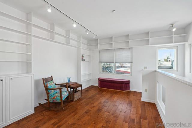 1268 Essex St, San Diego CA: https://media.crmls.org/mediaz/69800ee0-bbdf-4d42-9ac6-ea9f71c21422.jpg