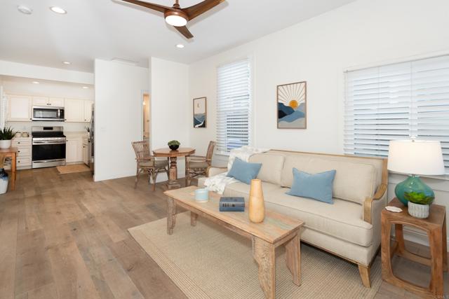 Detail Gallery Image 2 of 21 For 1295 Essex St, San Diego,  CA 92103 - 2 Beds | 1 Baths