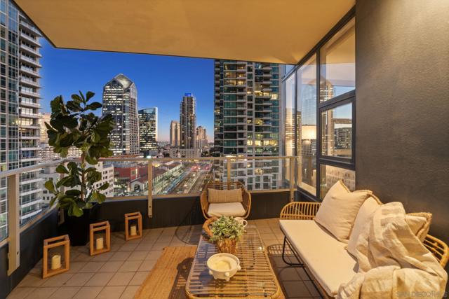 1325 Pacific Hwy, San Diego CA: https://media.crmls.org/mediaz/698194fb-d8ed-41df-8201-d85d9efbe3e9.jpg