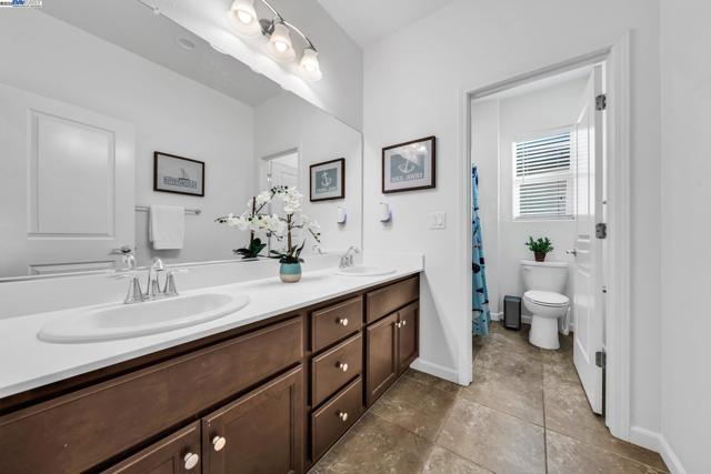2305 Augusta Ave, Tracy CA: https://media.crmls.org/mediaz/6981bc97-4040-4d7c-8da0-3cc67161ae9d.jpg