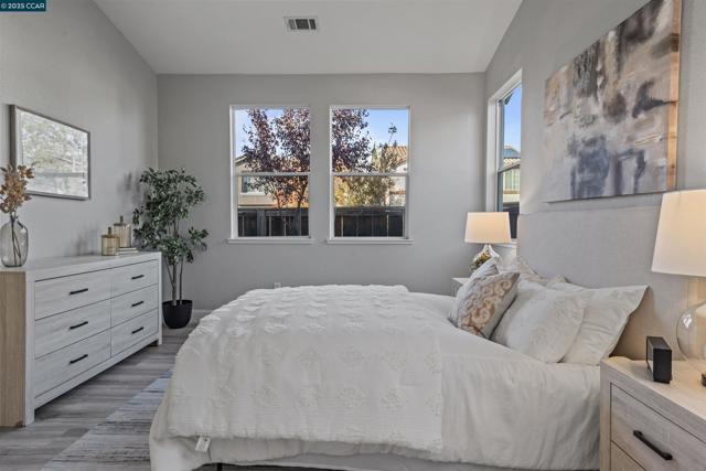 5109 Napa Shore Dr, Fairfield CA: https://media.crmls.org/mediaz/6981ef40-8a34-4d7a-9e9d-27a614b6d467.jpg