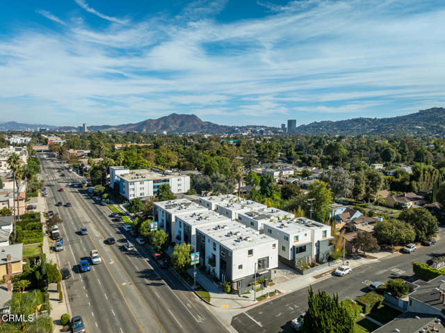 Detail Gallery Image 47 of 48 For 11594 Riverside Dr, North Hollywood,  CA 91602 - 3 Beds | 3/1 Baths