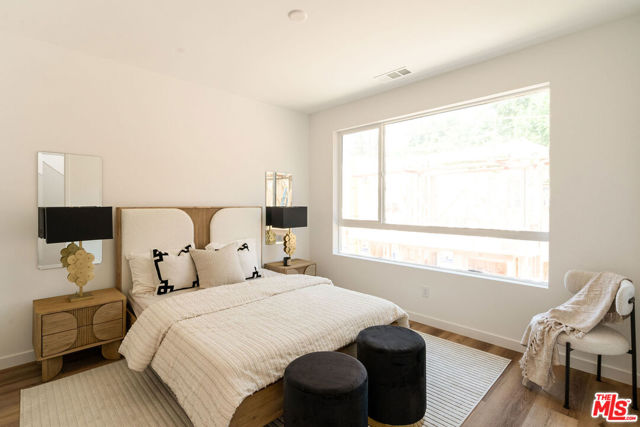3851 N Riley Lane, Los Angeles CA: https://media.crmls.org/mediaz/6982fc0d-04aa-46e0-acf2-9c7da9c1f428.jpg