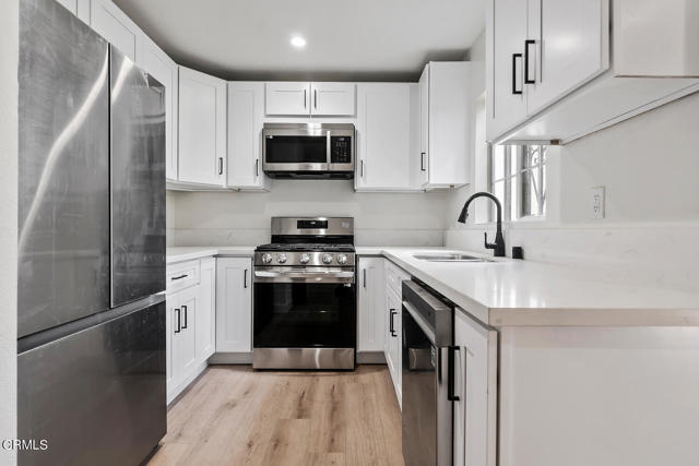 Detail Gallery Image 11 of 14 For 532 E 97th St #2,  Inglewood,  CA 90301 - 8 Beds | 6 Baths