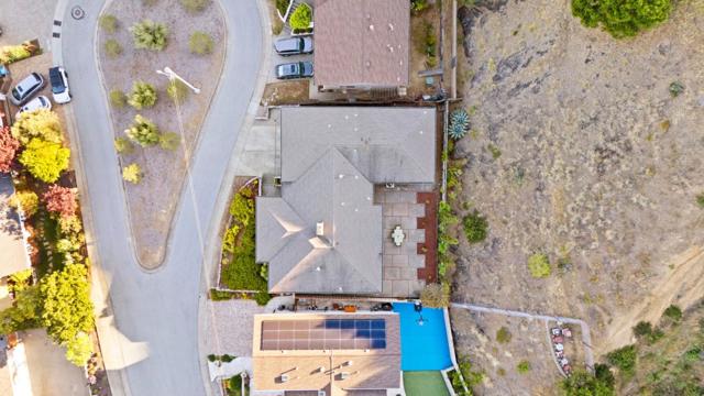 942 Viewridge Drive, San Mateo CA: https://media.crmls.org/mediaz/69844828-1605-4169-bae6-b2a20150caef.jpg