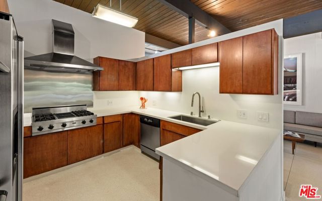 4965 Calvin Avenue photo 10