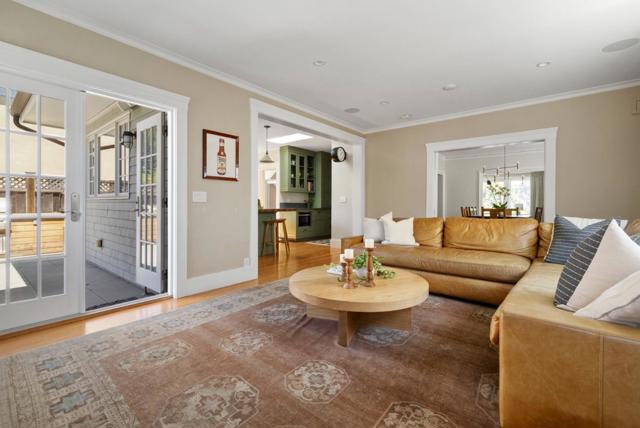 827 Walnut Avenue, Burlingame CA: https://media.crmls.org/mediaz/69854d67-bb70-4b4a-8854-c983450905a6.jpg