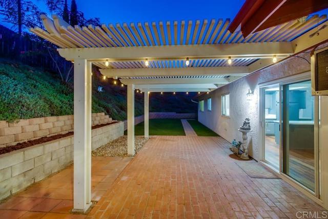 444 Victoria Place, Vista CA: https://media.crmls.org/mediaz/69856725-91c4-4b34-b833-0189556dd78d.jpg
